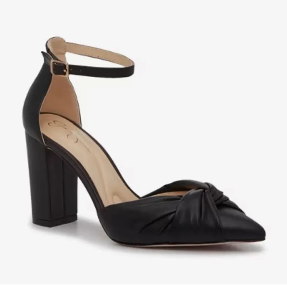 Jessica Simpson Nireida Pump in Black